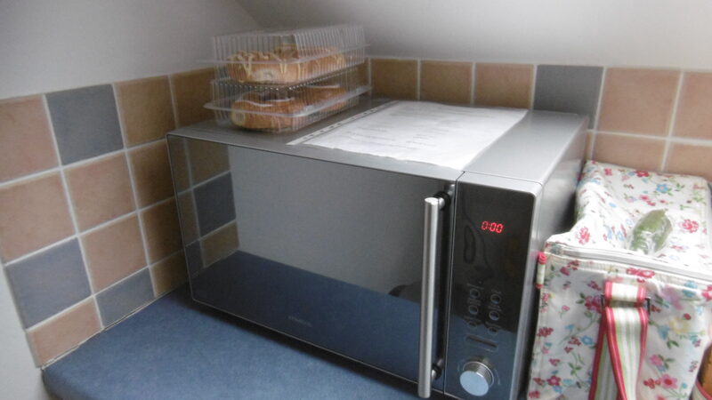 Foto demonstrativa de Micro-ondas 20L Inox 700W