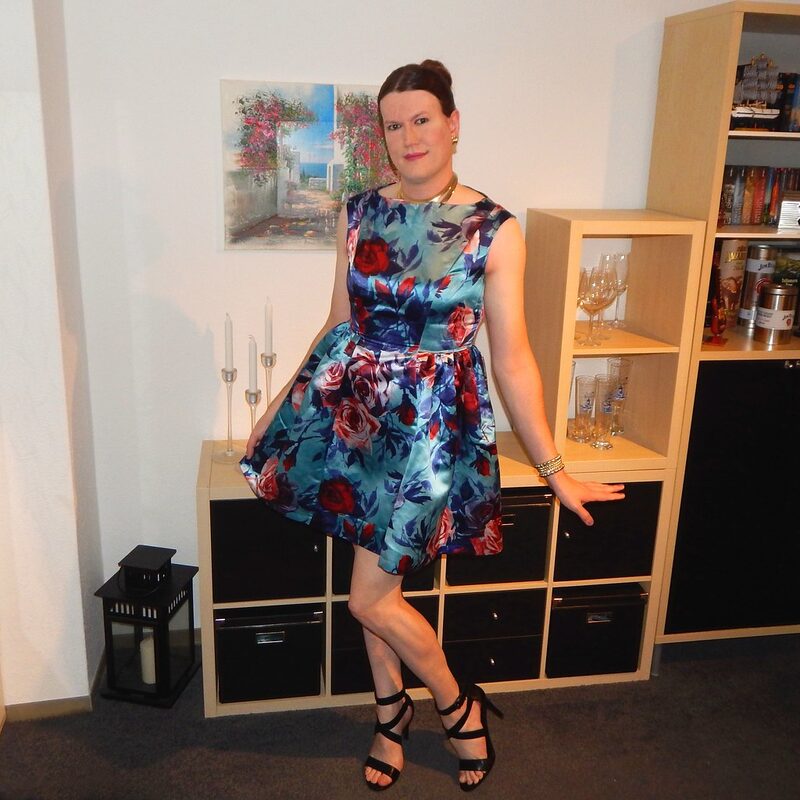 Foto demonstrativa de Vestido Midi Floral Viscolycra